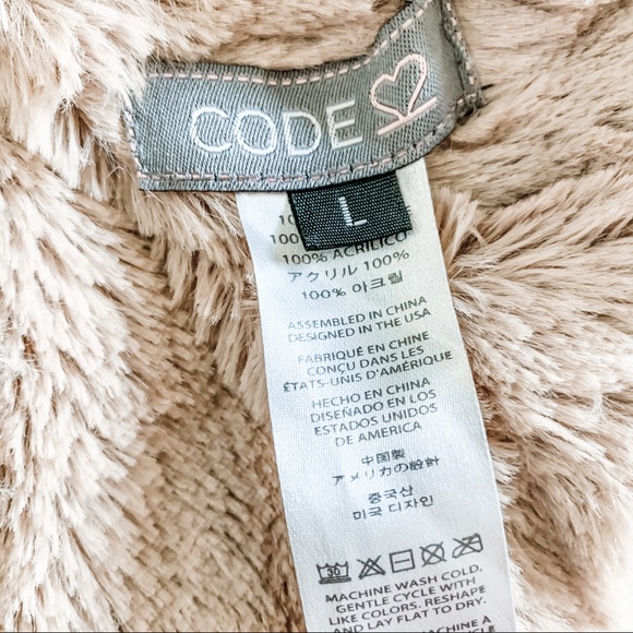 Faux Fur Vest (Reversible) - Picture 11 of 12